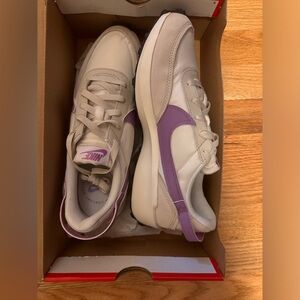 Nike! New in box Waffle Debut.